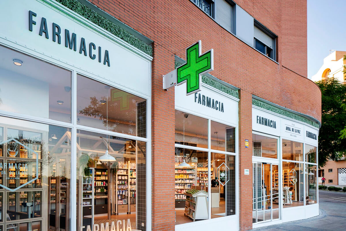 Doble cruz de farmacia LED modelo Anzo 90 en la Farmacia Avenida De La Paz – Madrid