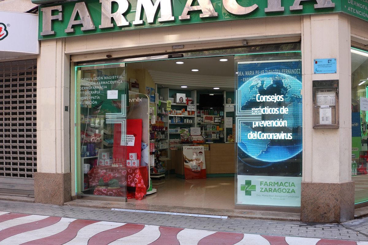 Pantalla LED escaparate en Farmacia Zaragoza