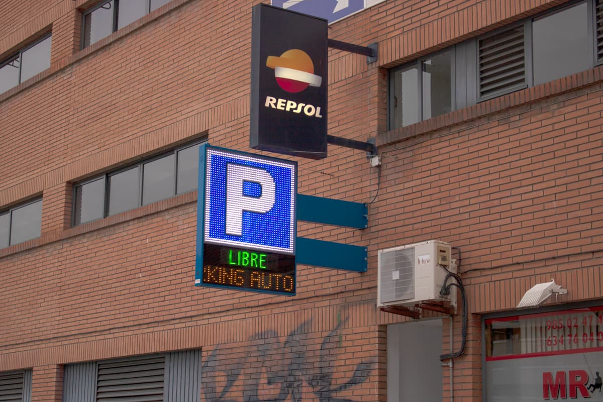 Rótulo de aparcamiento en Asturias