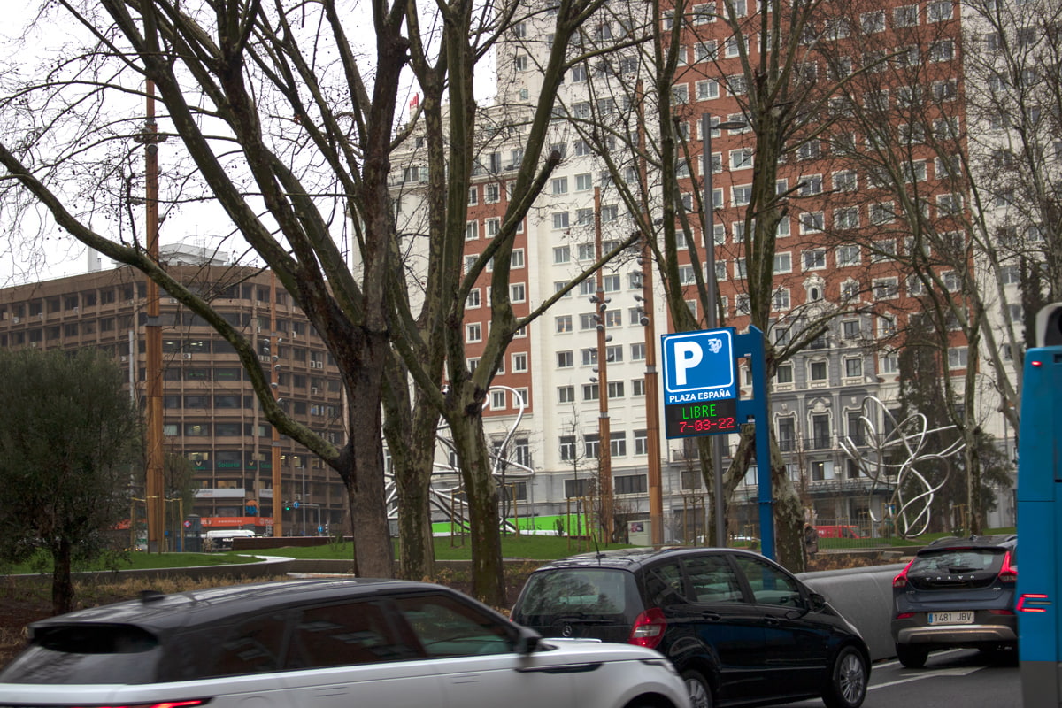 Banderola de parking electrónica en Plaza España de Madrid