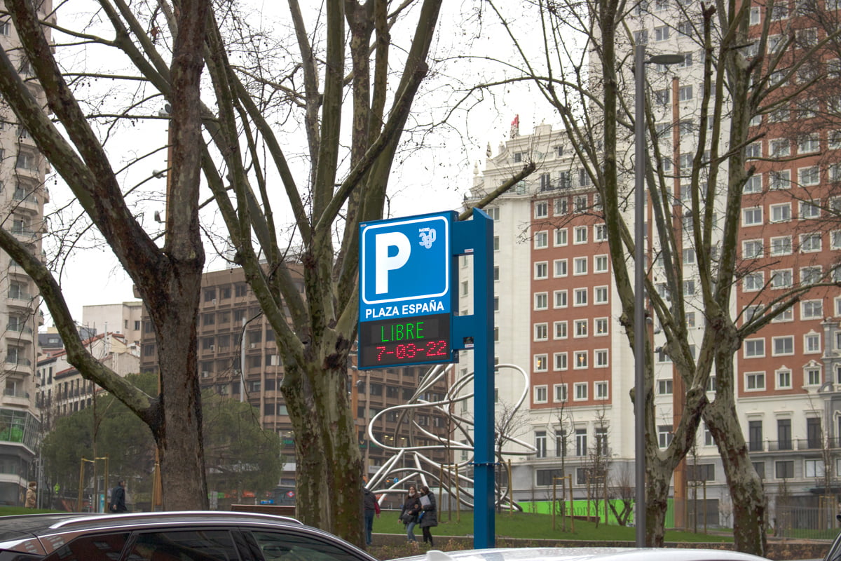 Banderola de parking electrónica en Plaza España de Madrid