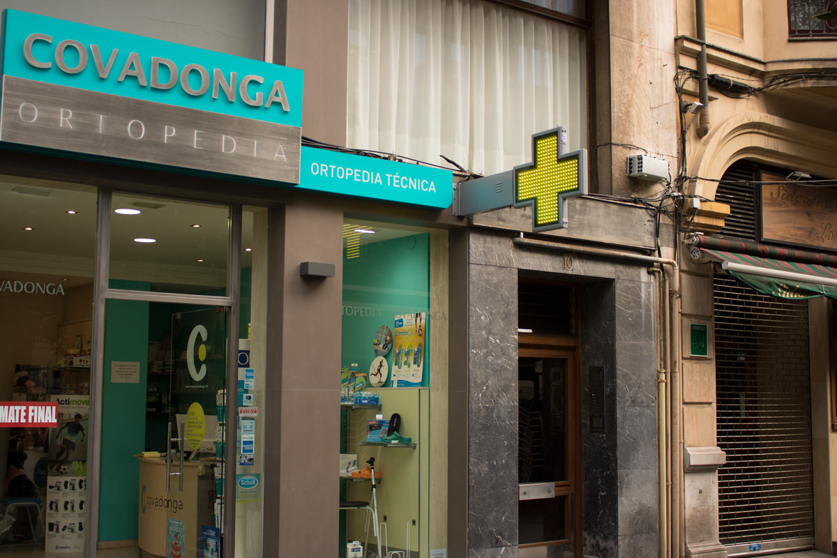 Cruz de ortopedia led amarilla en Gijón