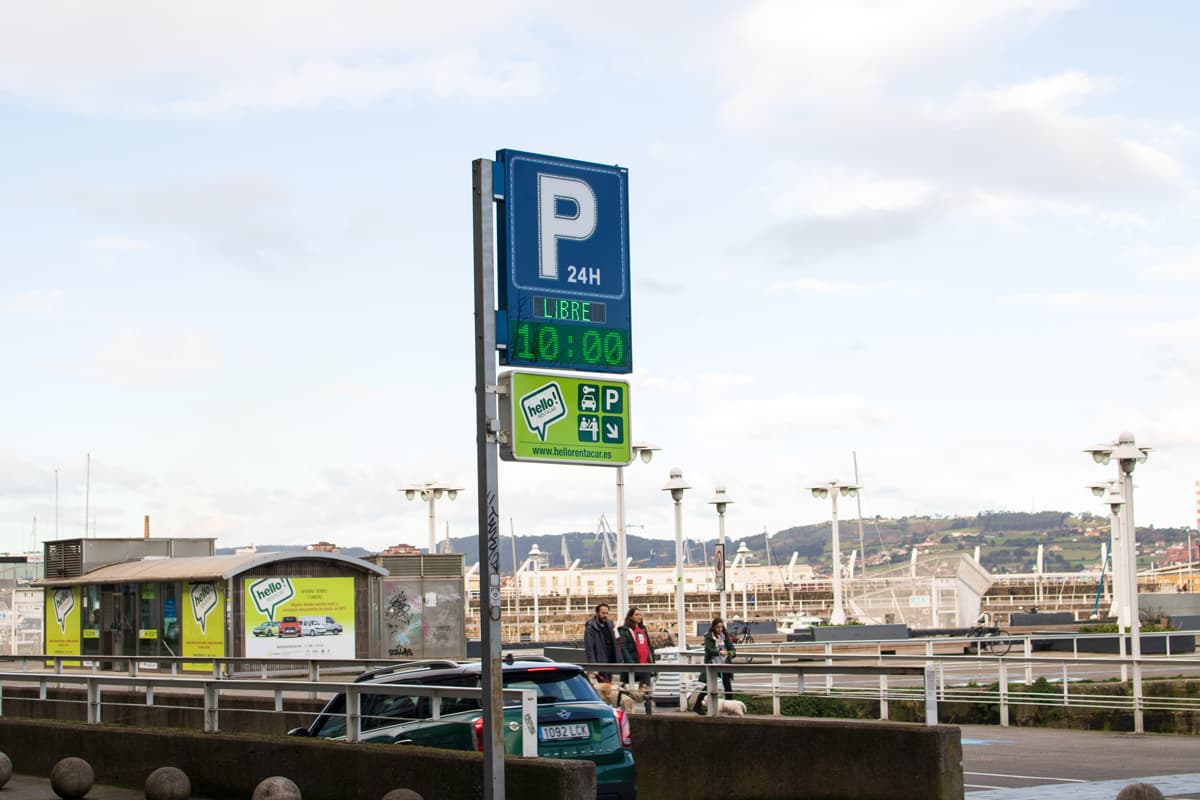 Rótulo electrónico parking en Asturias