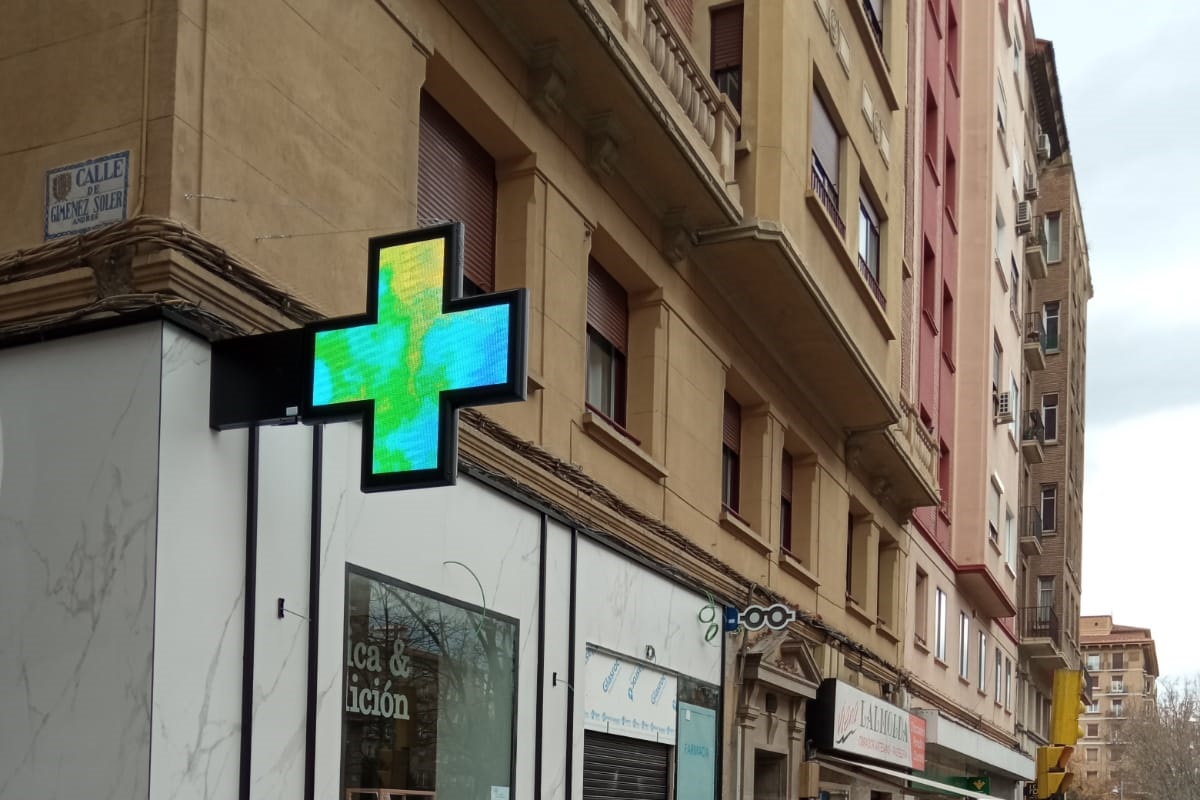 Cruz de Farmacia LED Full Color en Zaragoza