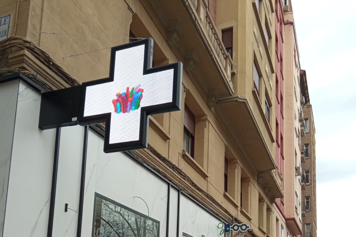 Cruz de Farmacia LED Full Color en Zaragoza