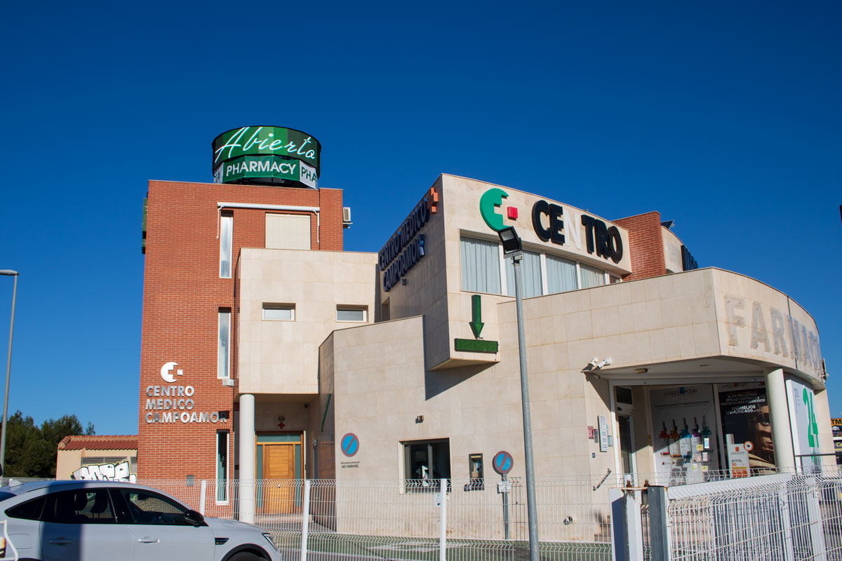 Pantalla LED circular en Farmacia de la costa de Alicante