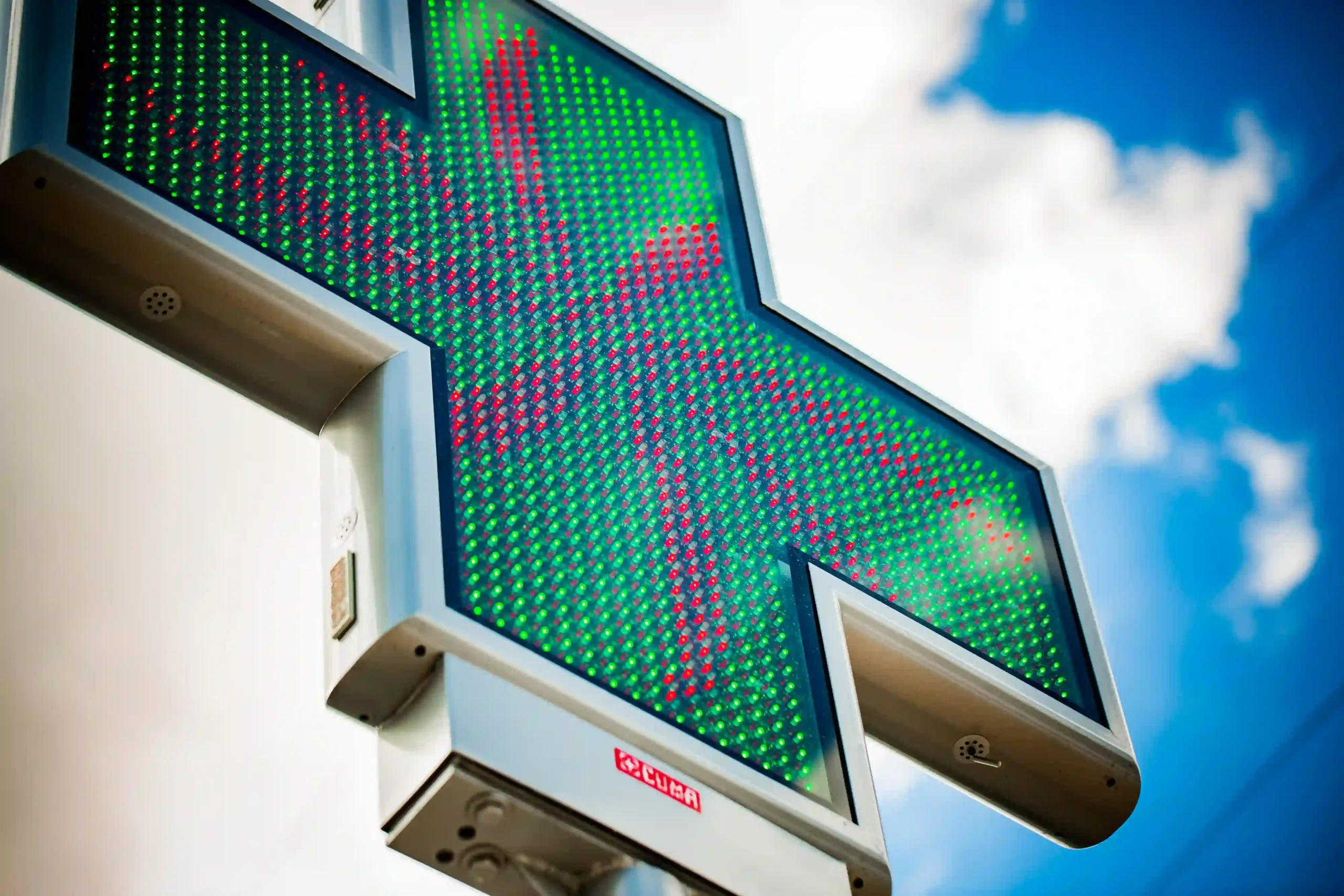 Cruz de farmacia vista inferior